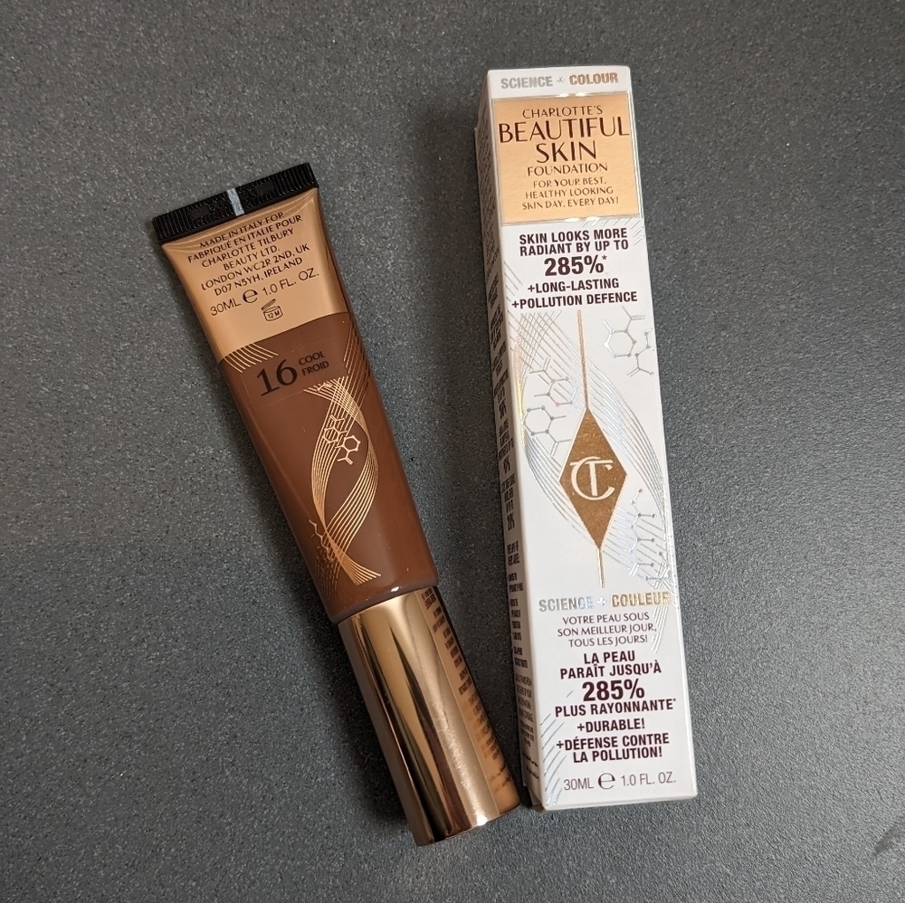 Charlotte Tilbury Foundation Beautiful Skin 16 Cool - Picture 8 of 10